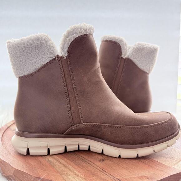 Skechers On The‎ Go Joy Bundle Up Boots Womens Size 9 Brown Faux Fur Winter Zip - Picture 10 of 12